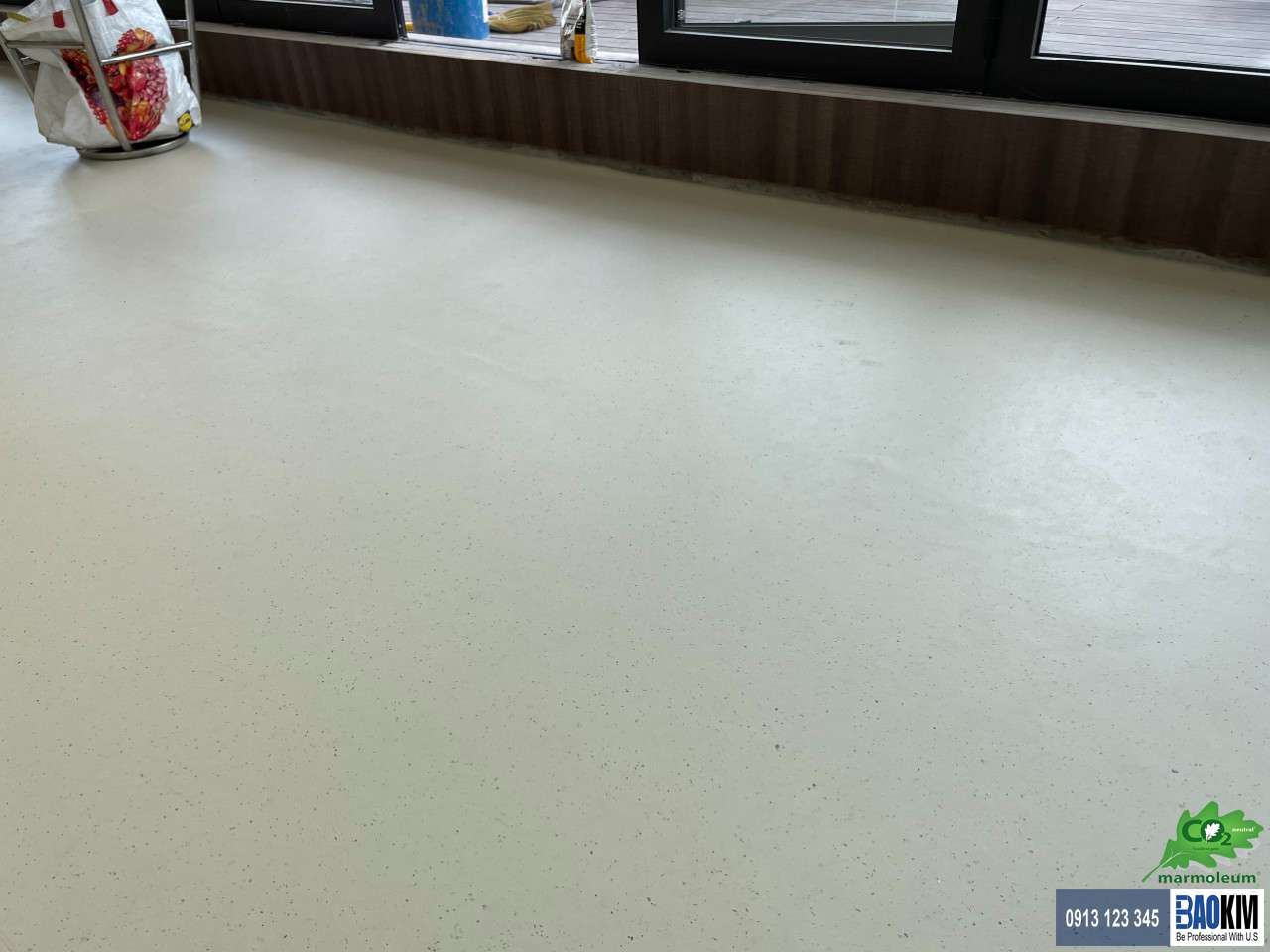 sàn linoleum màu bê tông